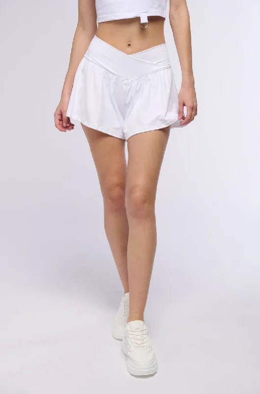 ON THE MOVE RUFFLE SHORT IN WHITE