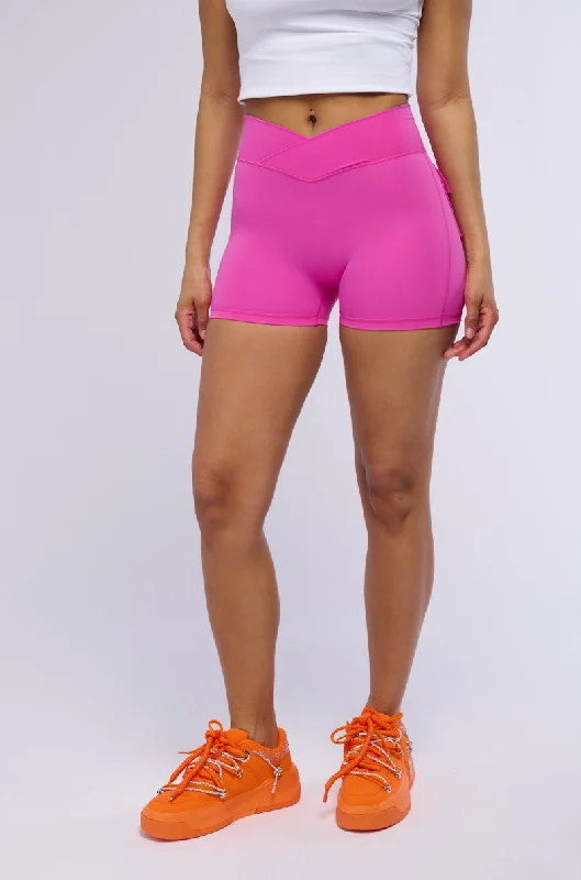 YOGA CROSS FRONT RUCHED BIKER SHORT IN PINK